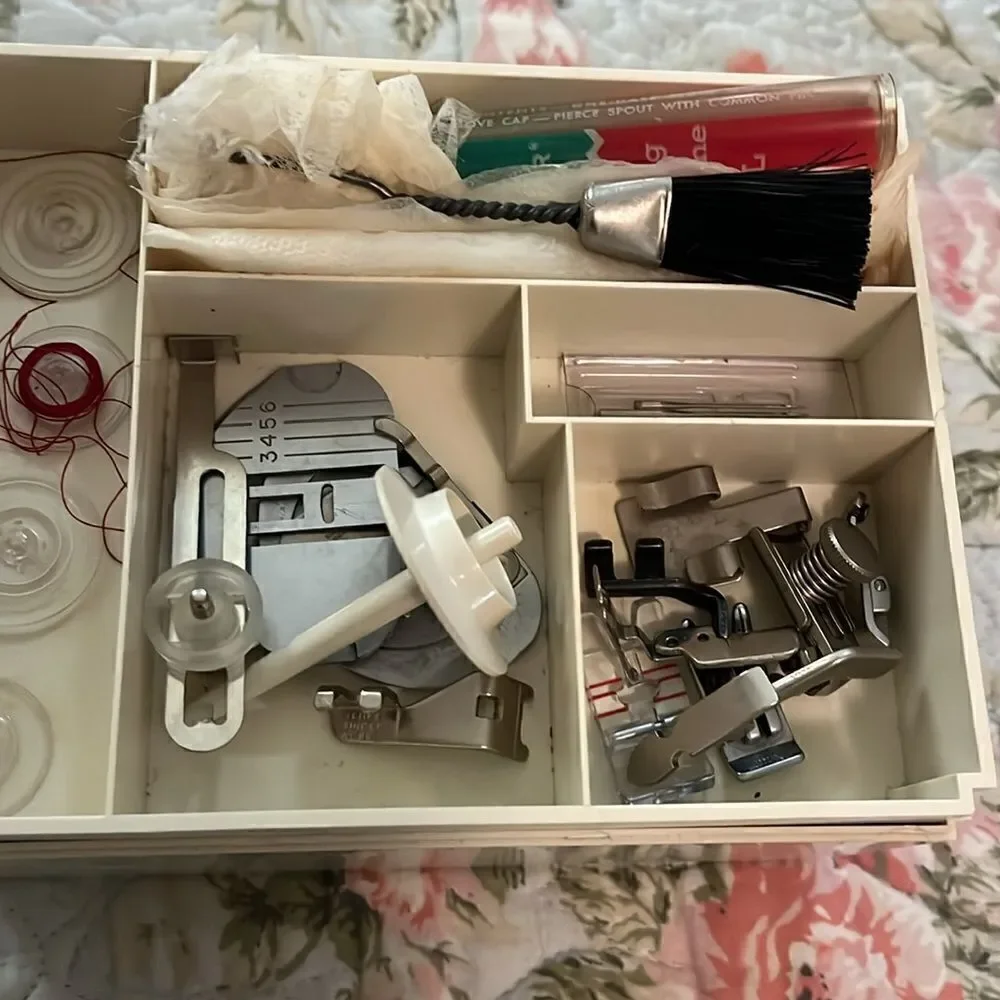 Singer, sewing machine attachments - Picture 6 of 7